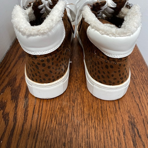 Universal Thread Hi-Top Shoes - Size 7.5 - Picture 3 of 4